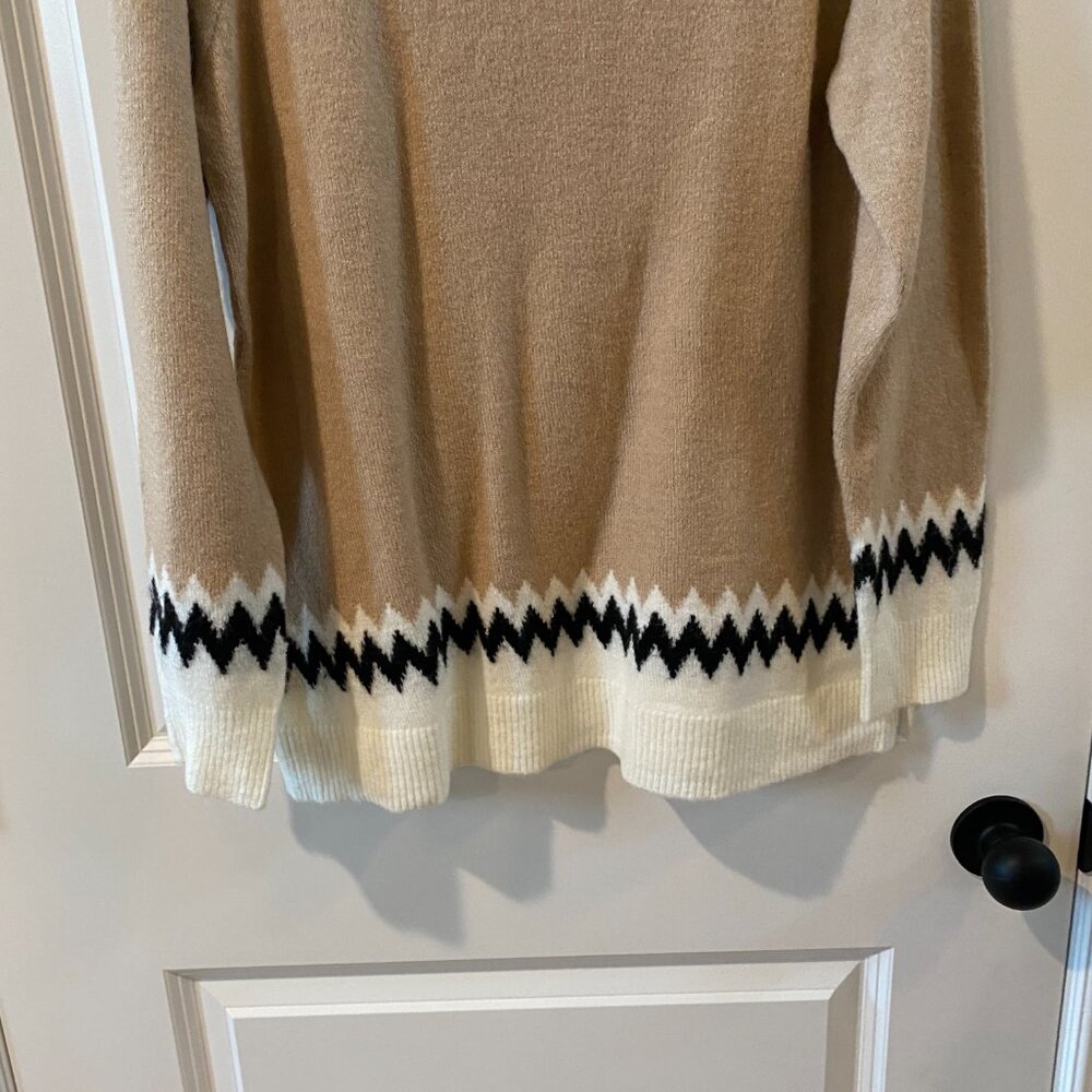 Stacatto Tan, White and Black Zigzag Sweater, Crew Neck Size Medium - Picture 3 of 8